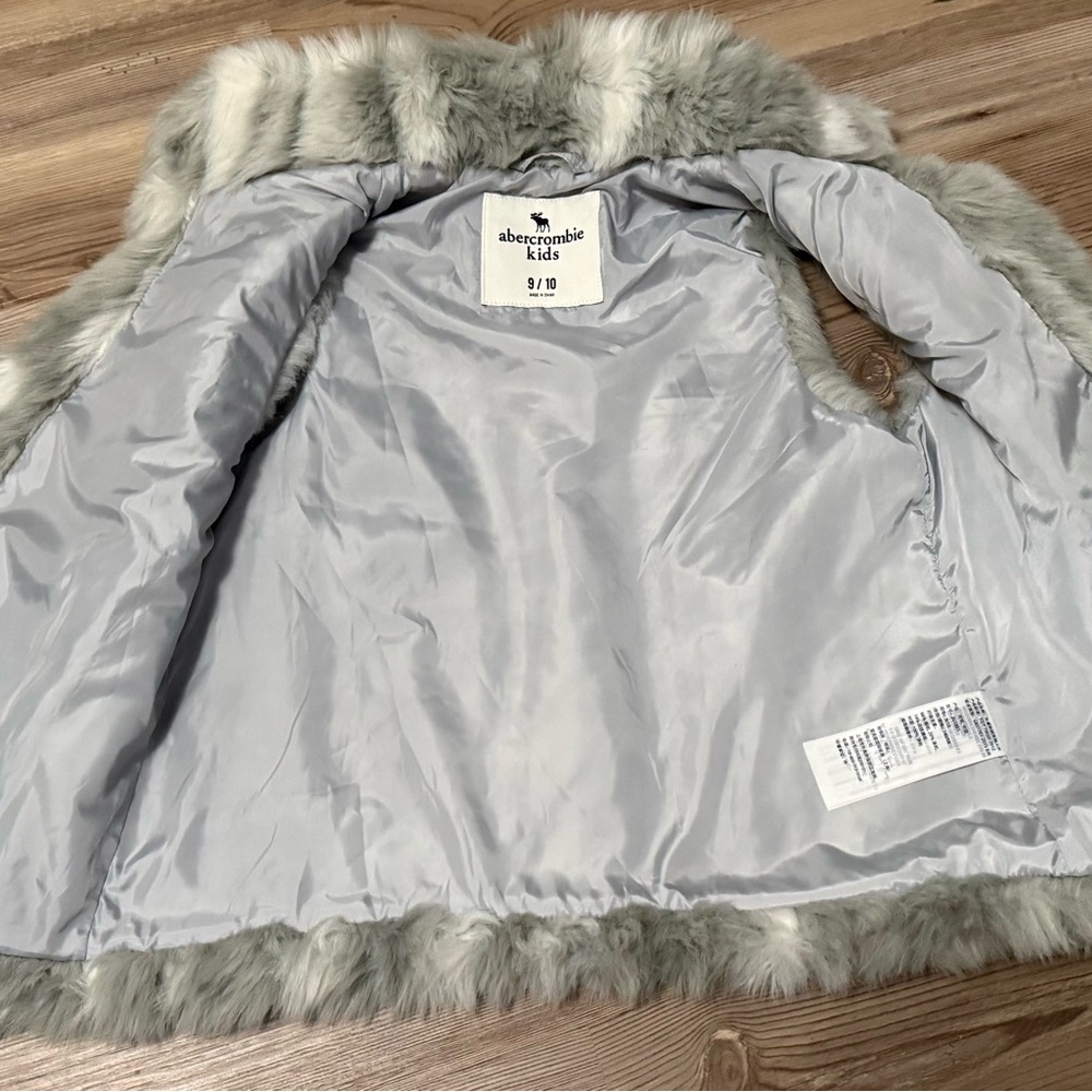 Abercrombie Kids Gray Faux Fur Vest - Picture 2 of 3